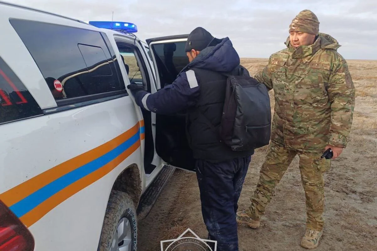 Мотоциклист застрял в степи в Атырауской области