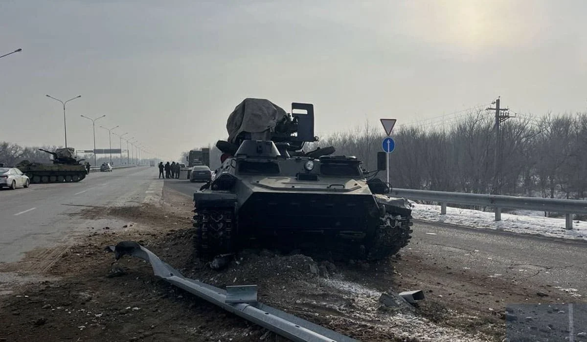 Военная техника выпала на трассу в Алматинской области: суд наказал виновника ДТП