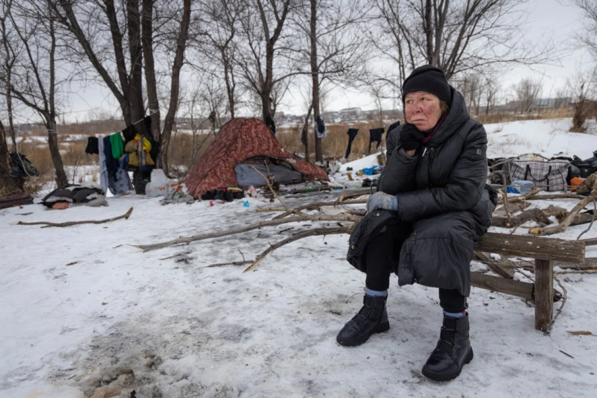 «Это просто выживание»: бездомная семья живет в палатке на берегу Тобола