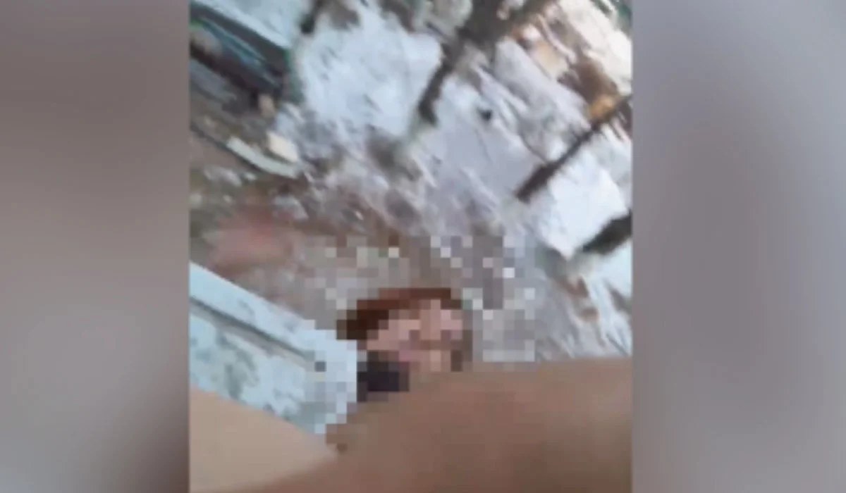 Пьяную девушку сняли с подоконника номера гостиницы в Уральске (ВИДЕО)