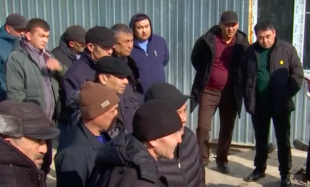 «Каждый день завтраками кормят»: водителям автобусов задолжали 100 млн тенге в Алматы
