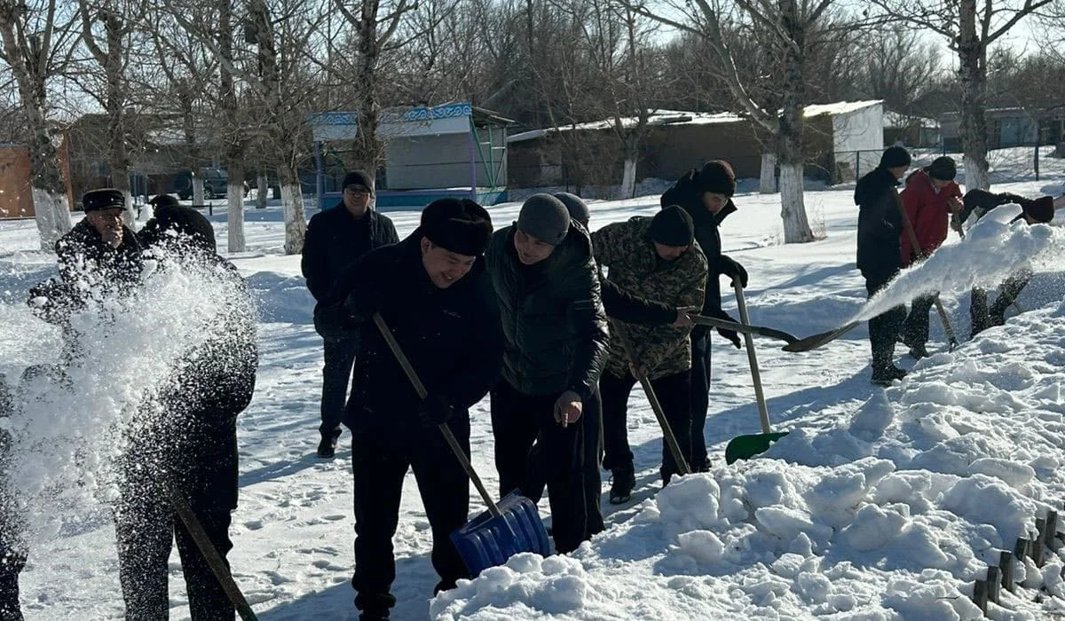 Собирают мусор, помогают пенсионерам: экоакция «Таза бейсенбі» продолжается во всех регионах Казахстана