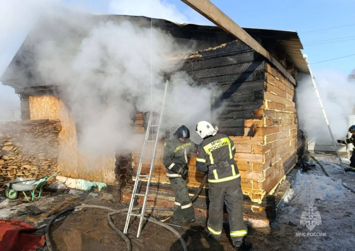 Трое детей погибли в пожаре, пока их мать находилась в магазине
