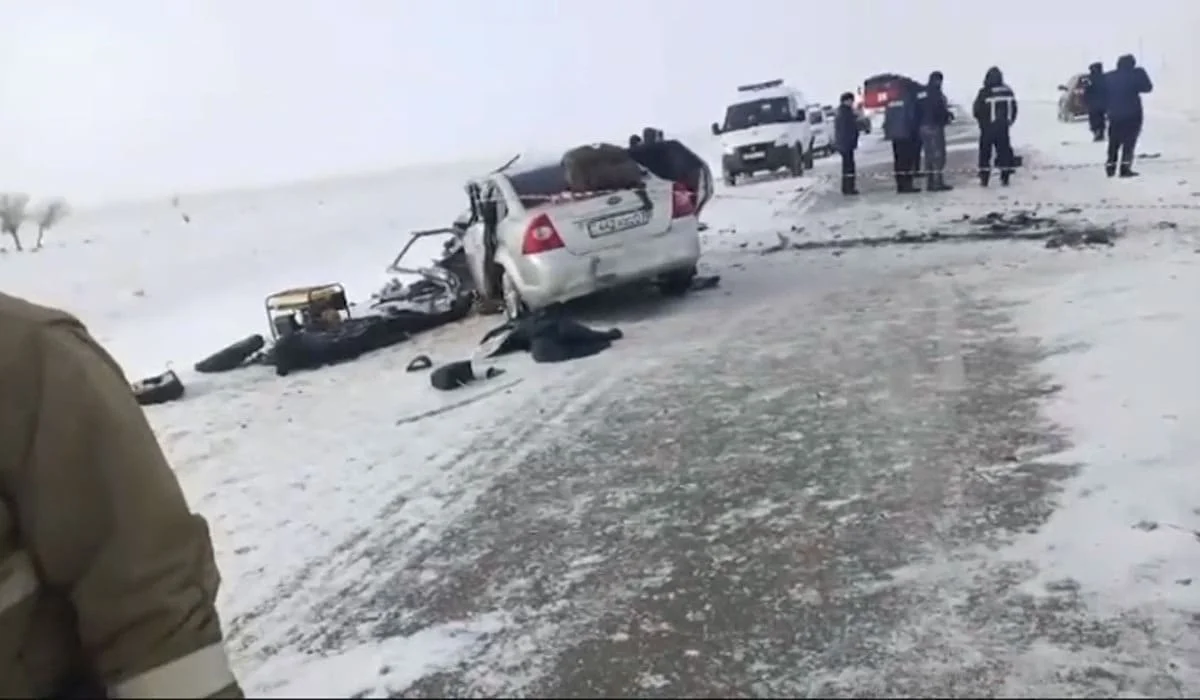 Три человека погибли в жуткой аварии на трассе в ЗКО (ВИДЕО)