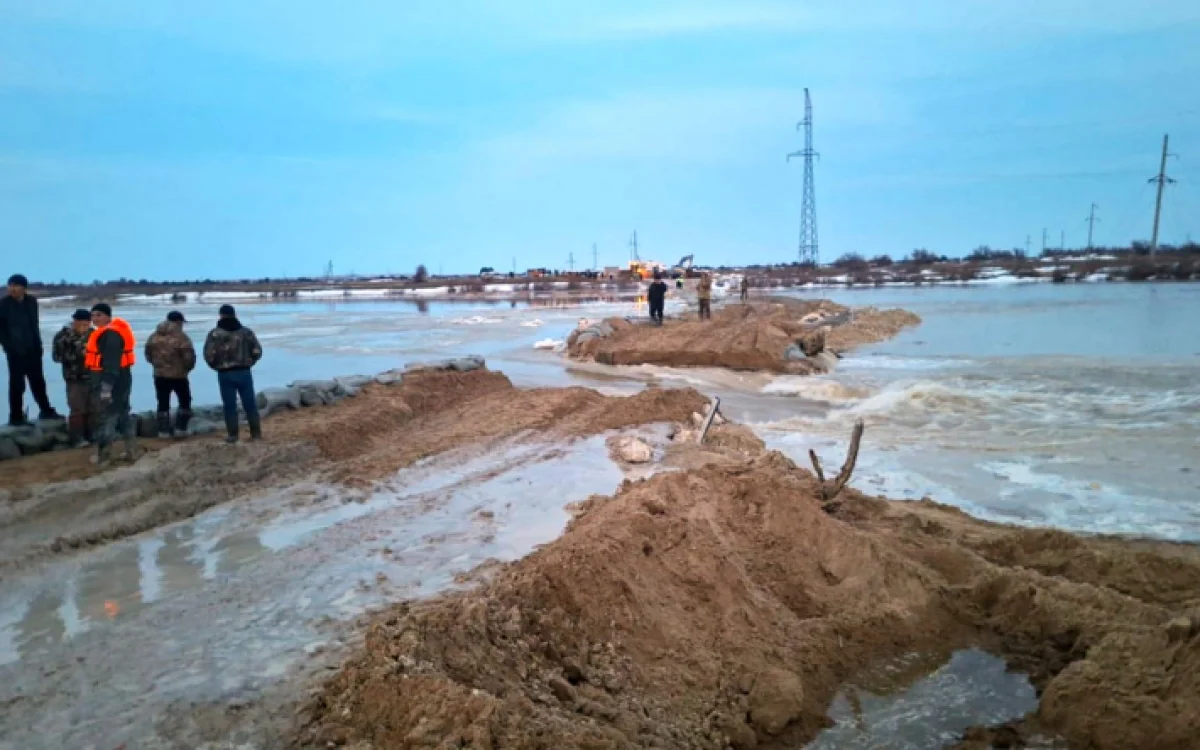 Село в Актюбинской области оказалось отрезано из-за паводка