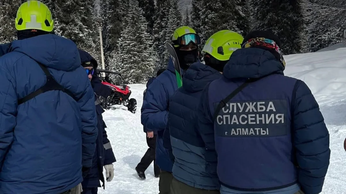 Лавина сошла на Шымбулаке: спасатели ищут пострадавших с собаками