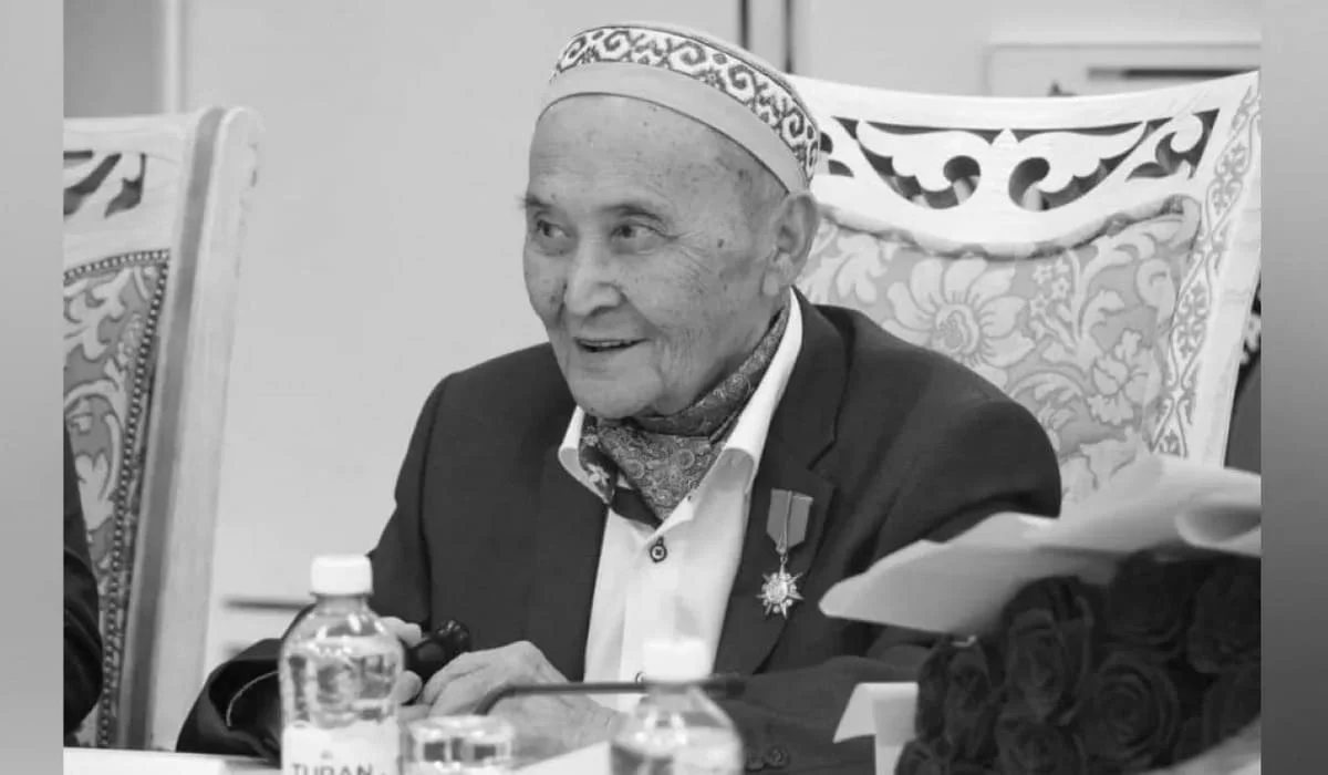 Токаев выразил соболезнования семье писателя Акима Тарази