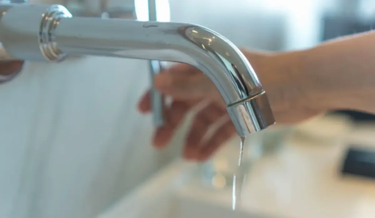Без воды на день осталась часть жителей Алматы