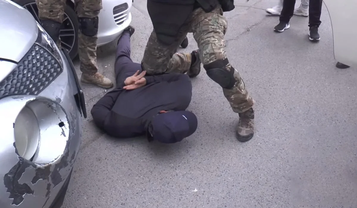 Лжеполицейские угрозами отобрали 12 млн тенге у алматинца (ВИДЕО)