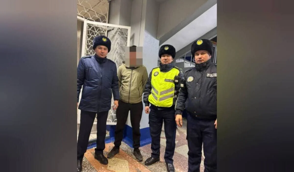 Схватили и оттащили: полицейские спасли мужчину в Караганде