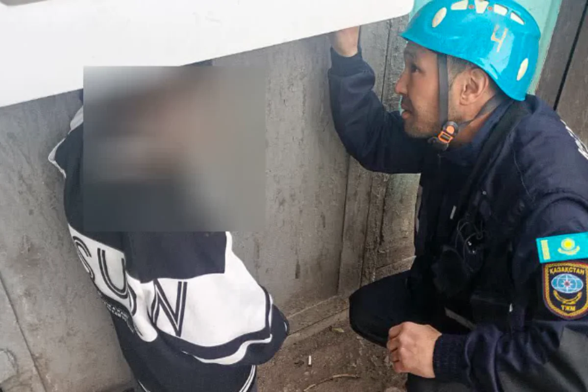 Резали болгаркой: рука ребенка застряла в водомате в Экибастузе