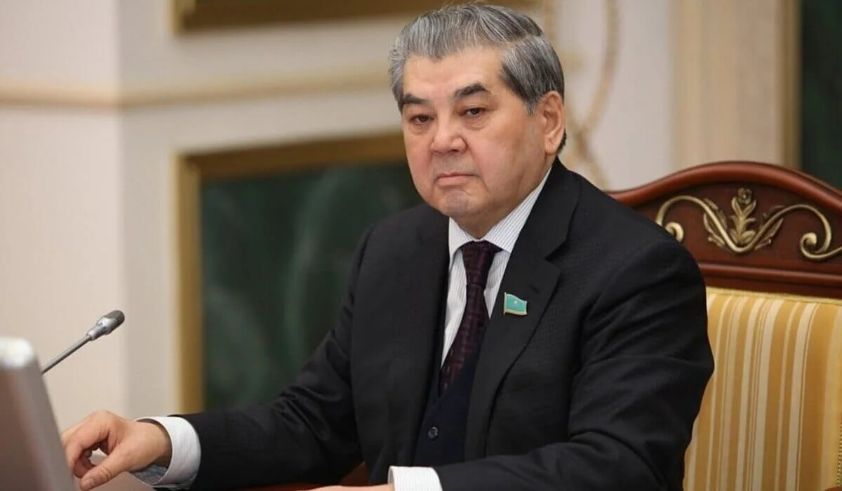 Президент наградил Куаныша Султанова орденом «Отан»