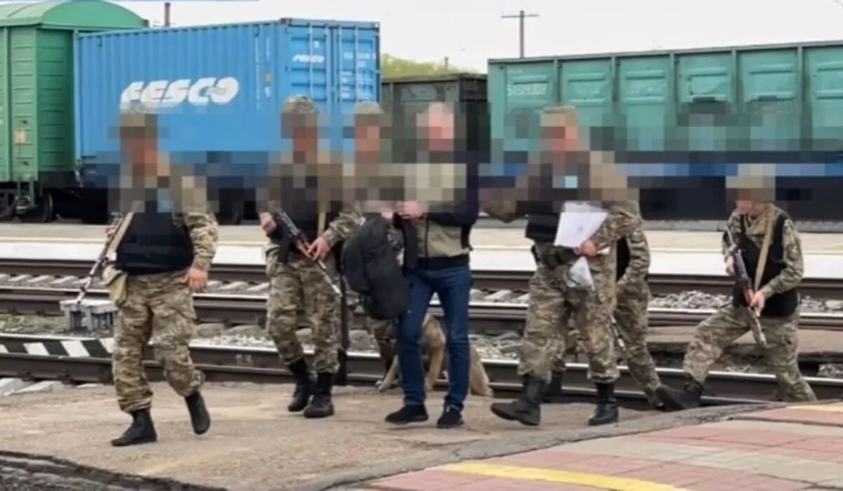 Незаконно выехавшего из Казахстана мужчину задержали в России (ВИДЕО)