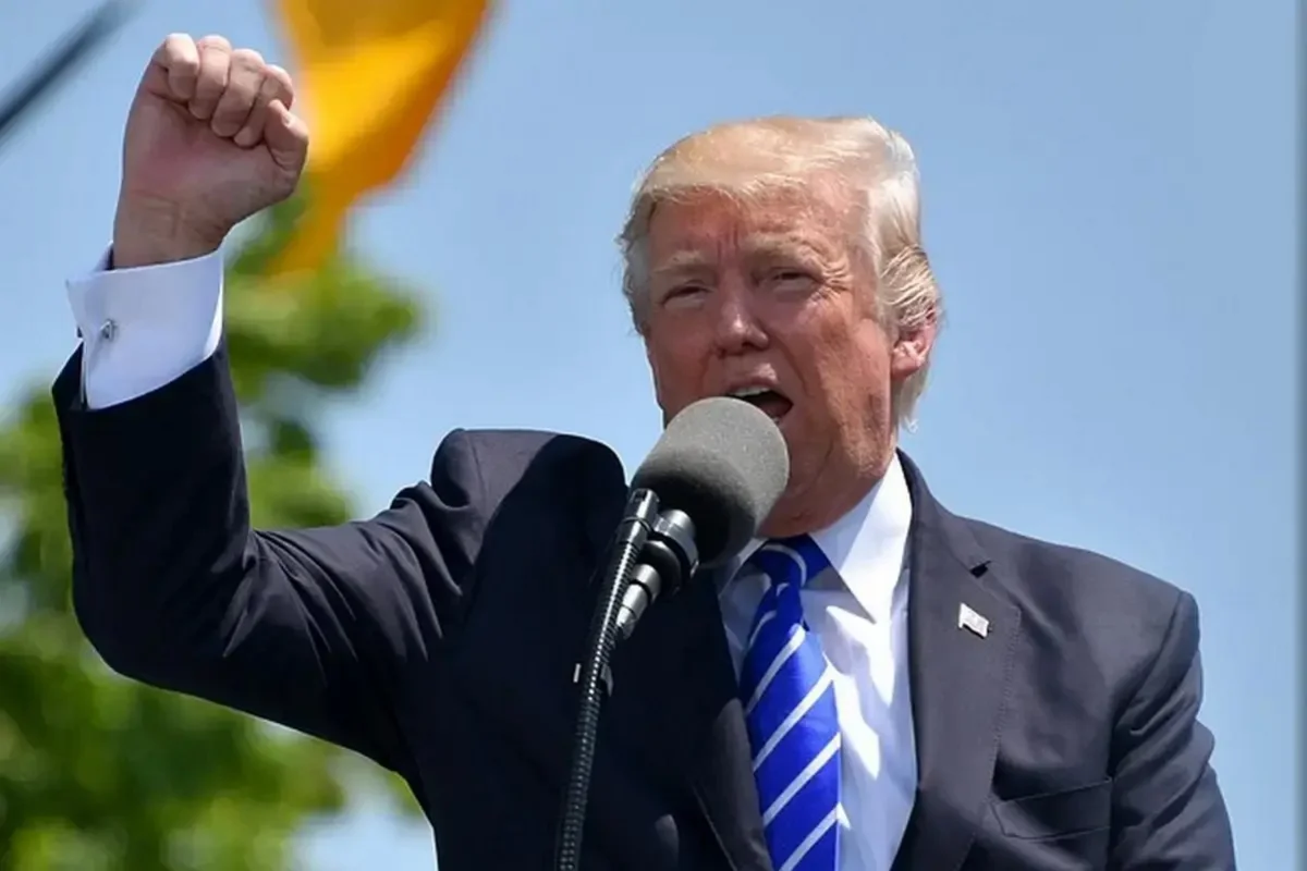 Трамп объявил, что отменит санкции против Сирии