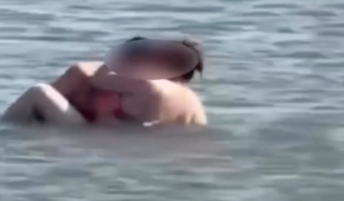 Пара занялась любовью в воде на глазах у людей в Темиртау (ВИДЕО)