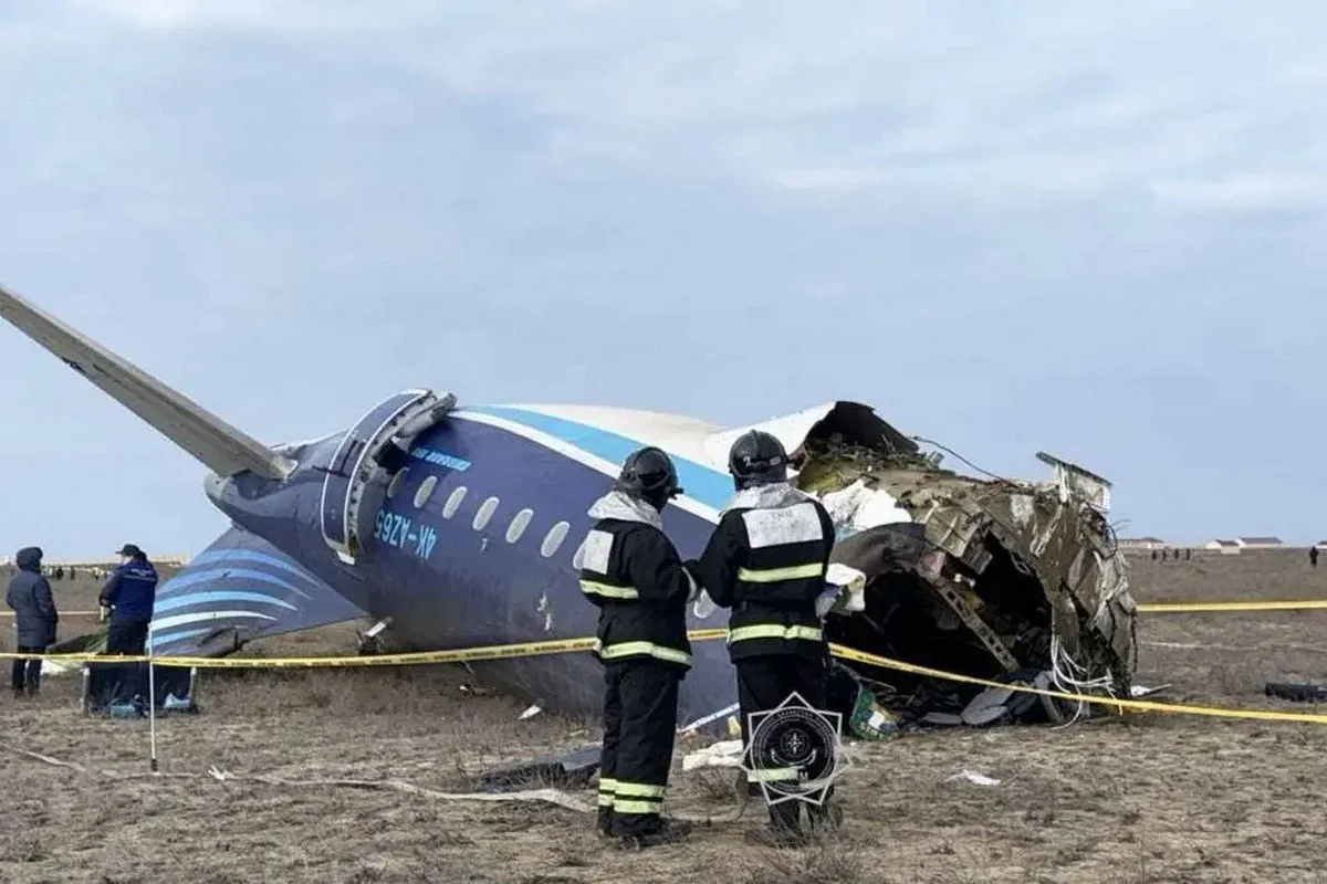 На месте крушения самолета близ Актау сделали мемориал памяти