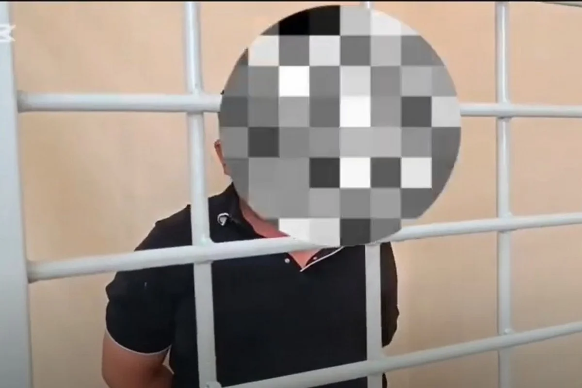 Суд отправил под арест подозреваемого в нападении на девушку в подъезде в Сатпаеве