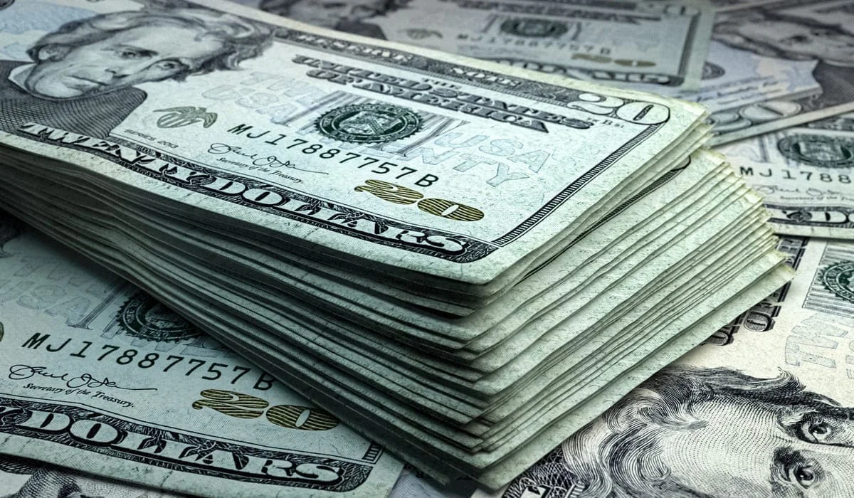 Курс доллара упал на 3 тенге на биржевых торгах