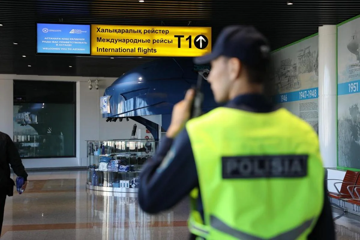 За шутку при посадке в самолет иностранца в Астане арестовали на 15 суток
