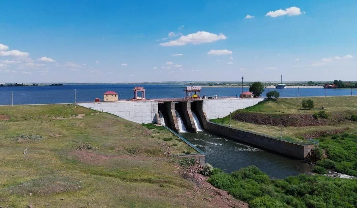 Началась первая за 55 лет масштабная очистка Астанинского водохранилища (ФОТО)