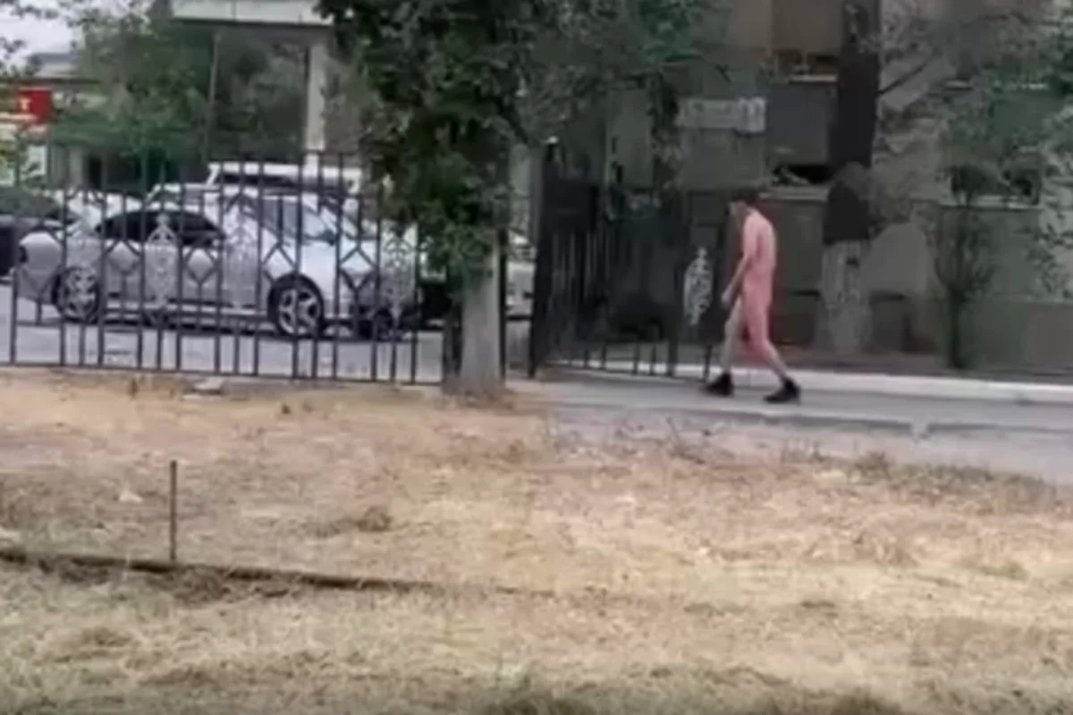 Голый мужчина разгуливал по Таразу (ВИДЕО)