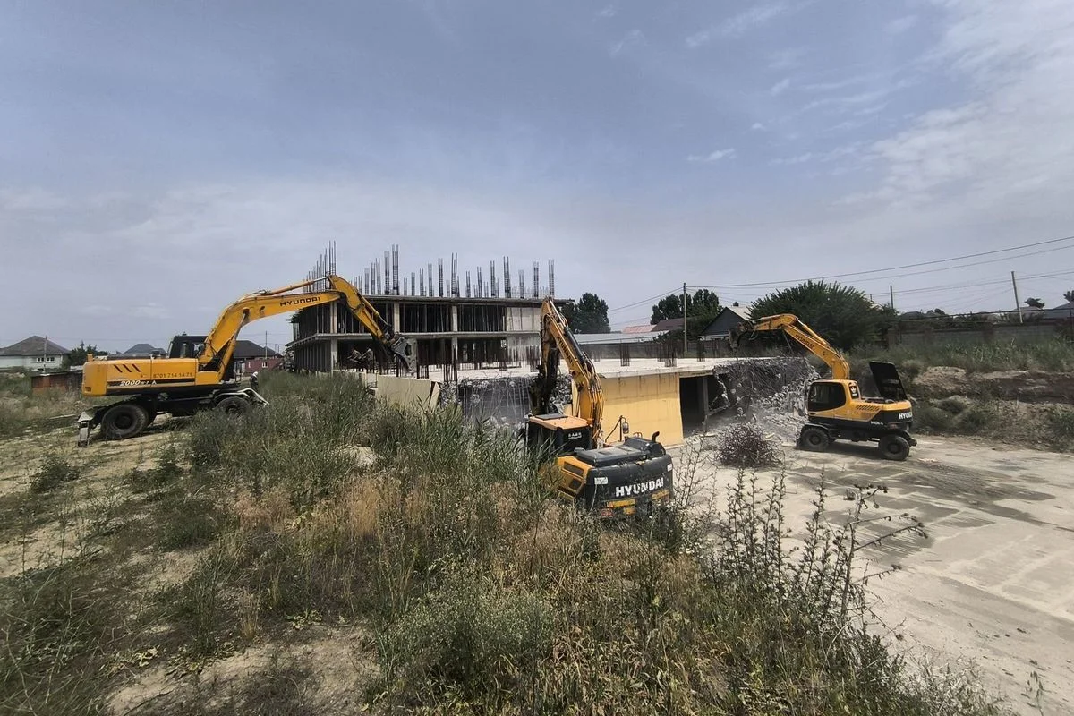 Жилой комплекс Orda City начали сносить в Алматы
