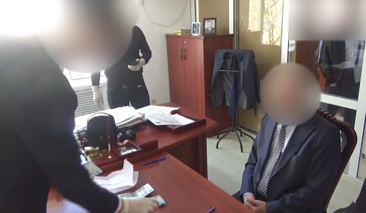 Высокопоставленного чиновника осудили «за покровительство» на юге Казахстана (ВИДЕО)