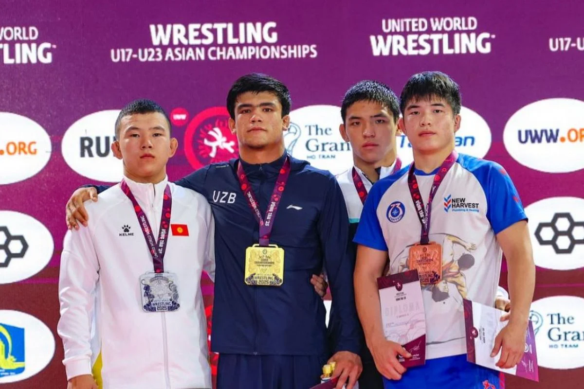 13 золотых медалей завоевали казахстанские борцы на чемпионате Азии