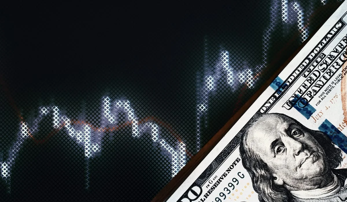 Доллар подорожал на 2 тенге на биржевых торгах