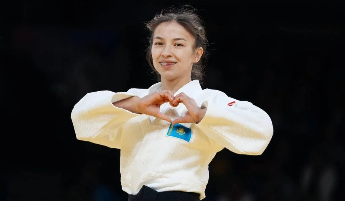 Паралимпийской чемпионке Акмарал Науатбек подарили автомобиль