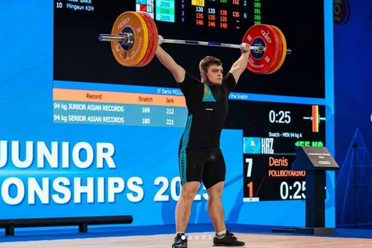 Казахстанец с рекордом победил на чемпионате Азии по тяжелой атлетике