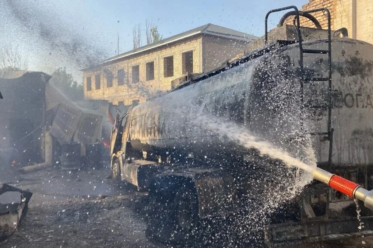 Водитель бензовоза получил 95% ожогов тела при взрыве на АЗС на юге Казахстана
