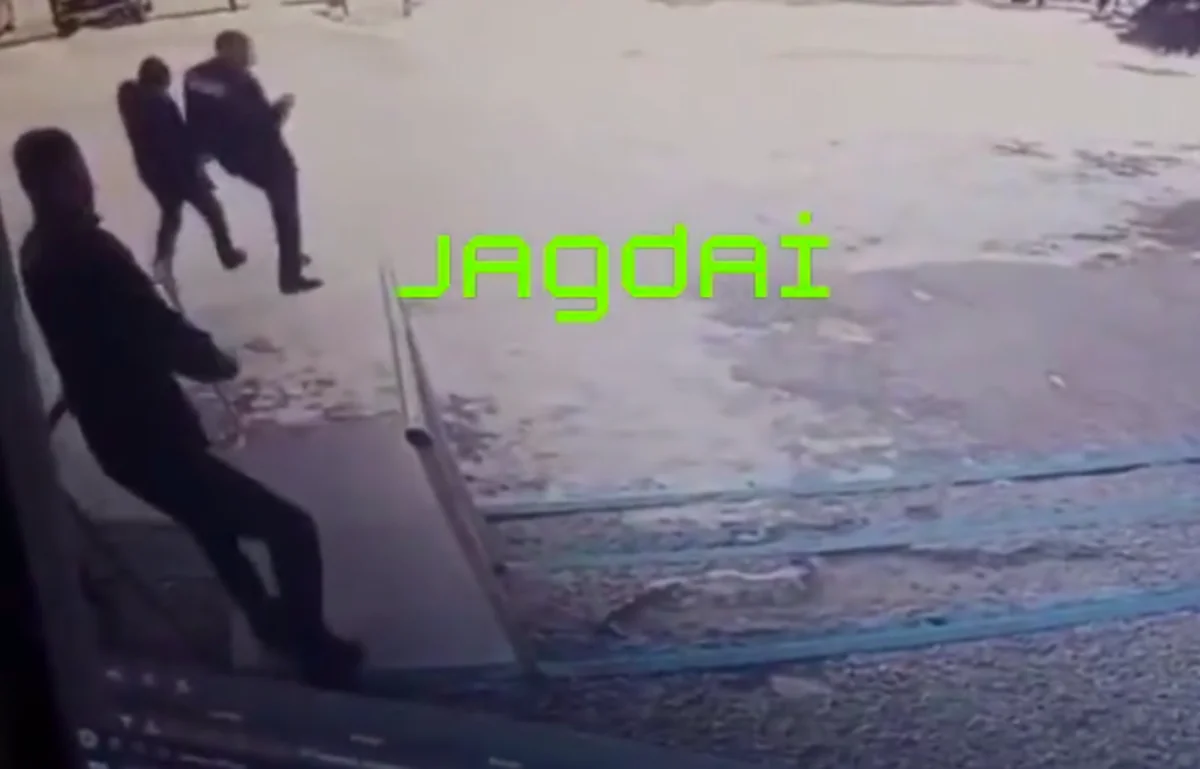 Полицейский начальник стрелял из рогатки по подчинённым в области Абай (ВИДЕО)