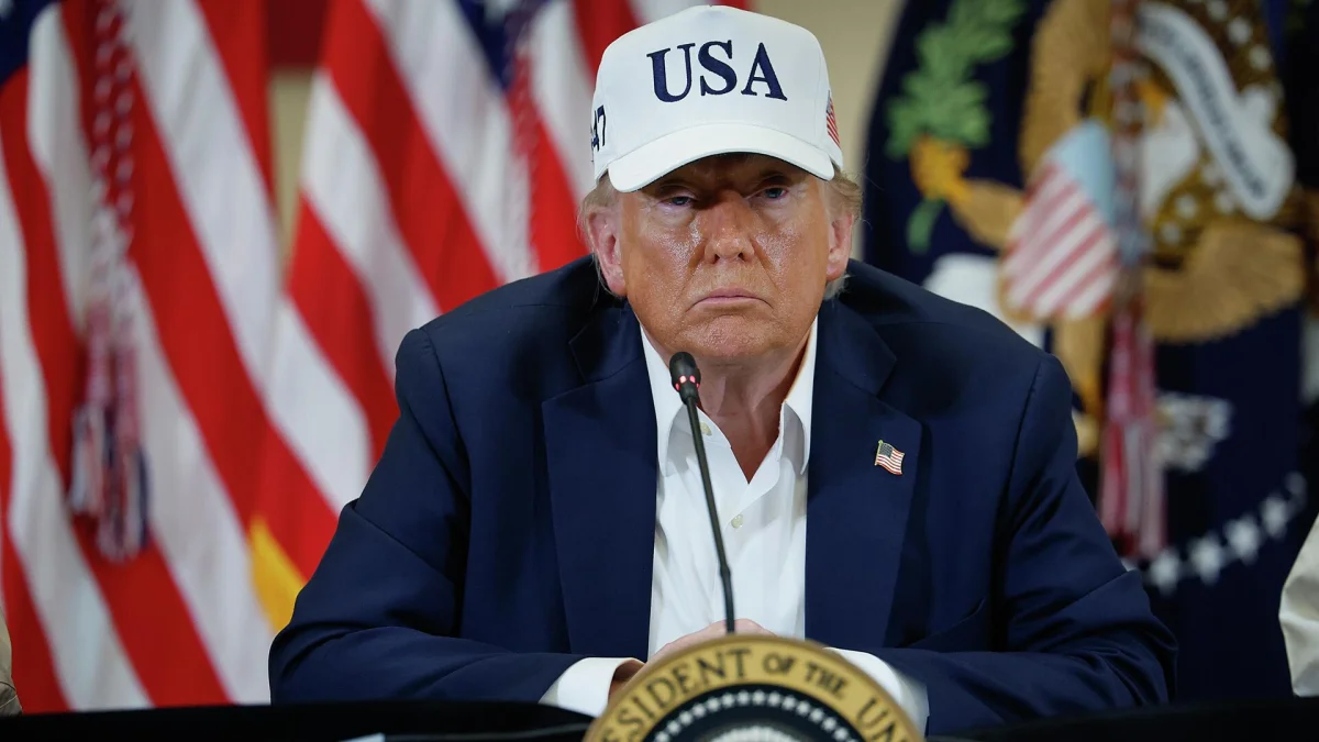 Трамп объявил о введении новых пошлин на товары из ЕС и Мексики