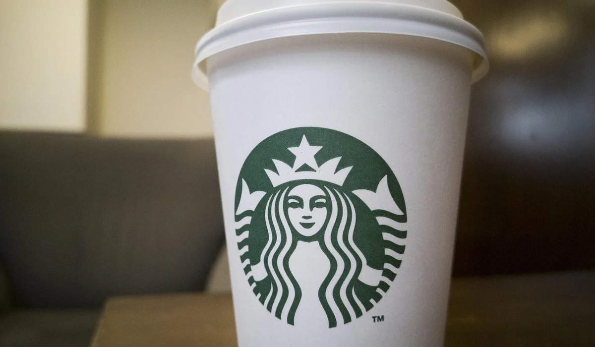 Starbucks обязал офисных сотрудников работать из офиса четыре дня в неделю