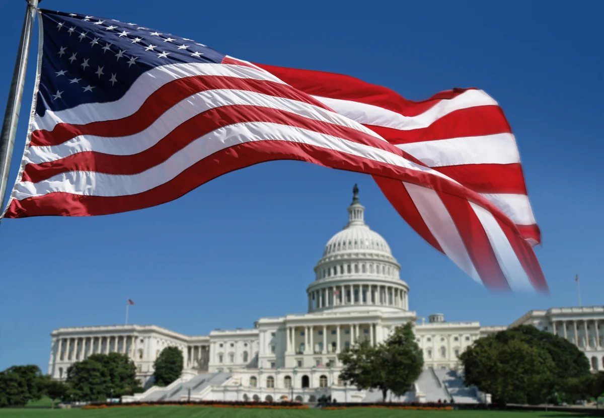Популярность демократов в США упала до самого низкого уровня за 35 лет