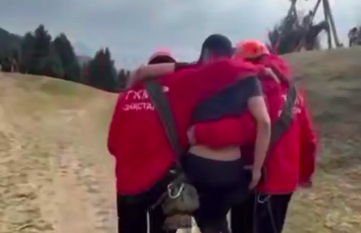Юноша подвернул ногу и застрял в горах Алматы (ВИДЕО)