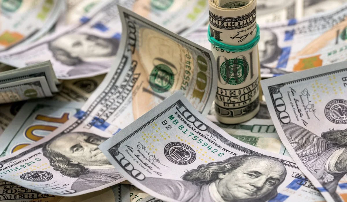 Курс доллара упал на 3,5 тенге на биржевых торгах в Казахстане