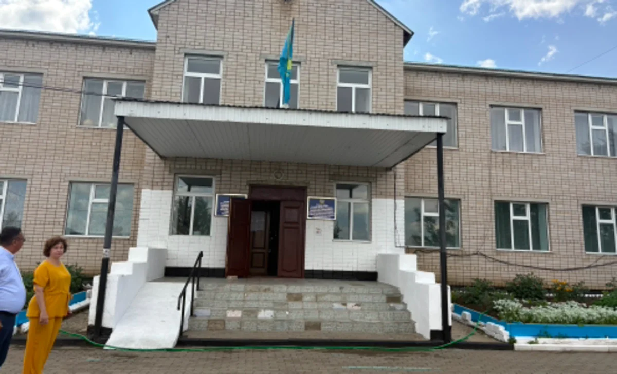 В сельской школе Актюбинской области восемь детей и восемь учителей