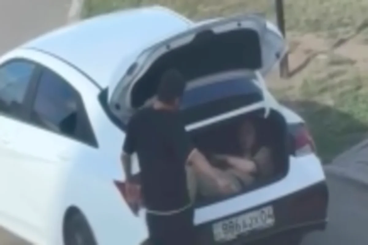Астанчанин возил женщину в багажнике авто и попал в спецприемник (ВИДЕО)