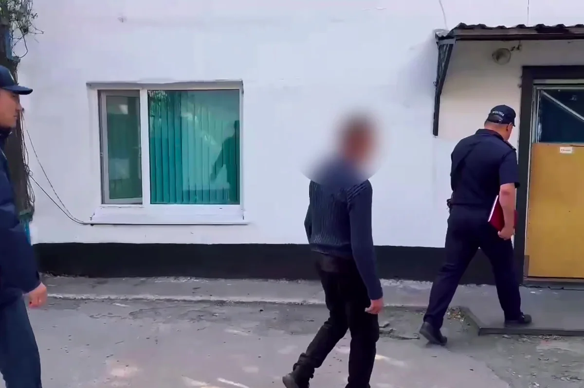 «Это моя территория»: мужчина с ножом и громкими угрозами попал под суд в Семее (ВИДЕО)