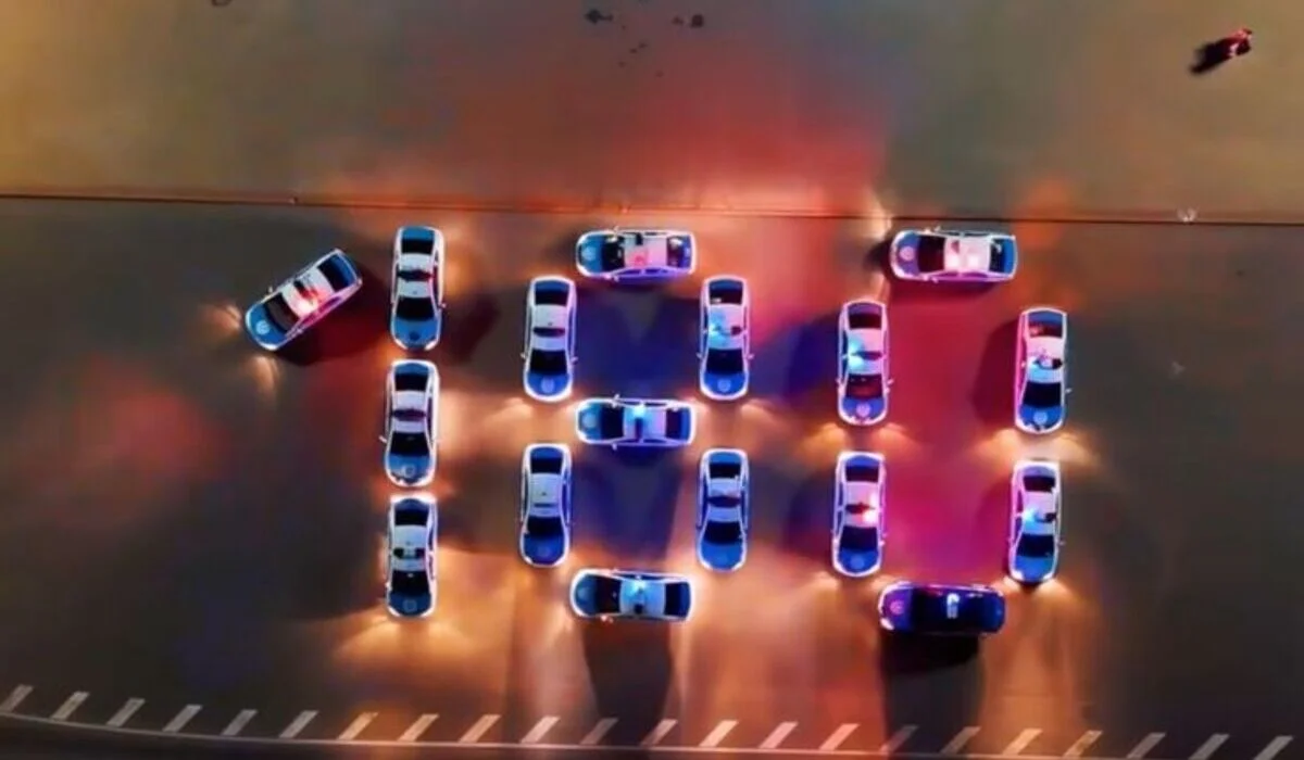Патрульные выстроили «180» из машин в центре Усть-Каменогорска (ВИДЕО)