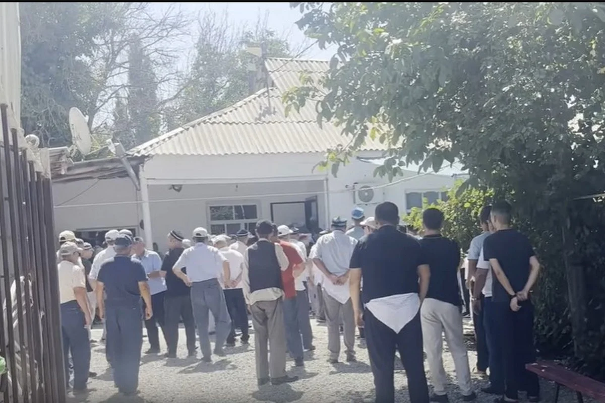 Командира упавшего военного вертолета похоронили в Туркестанской области