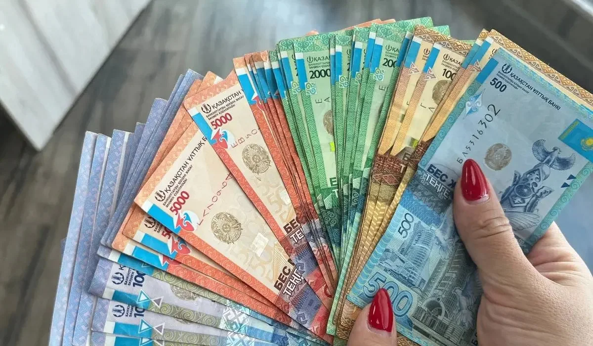 Среднемесячная зарплата в Казахстане превысила 448 тысяч тенге