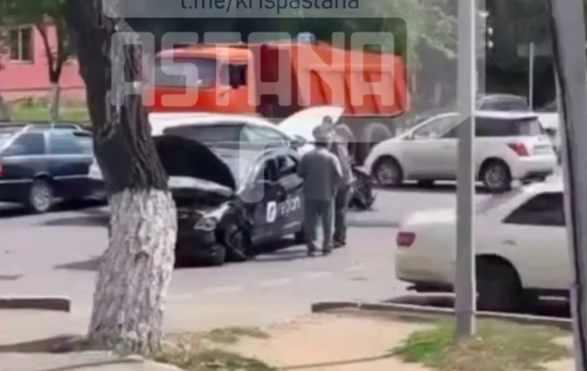 Семилетняя девочка и ее мама получили травмы в аварии в Павлодаре (ВИДЕО)