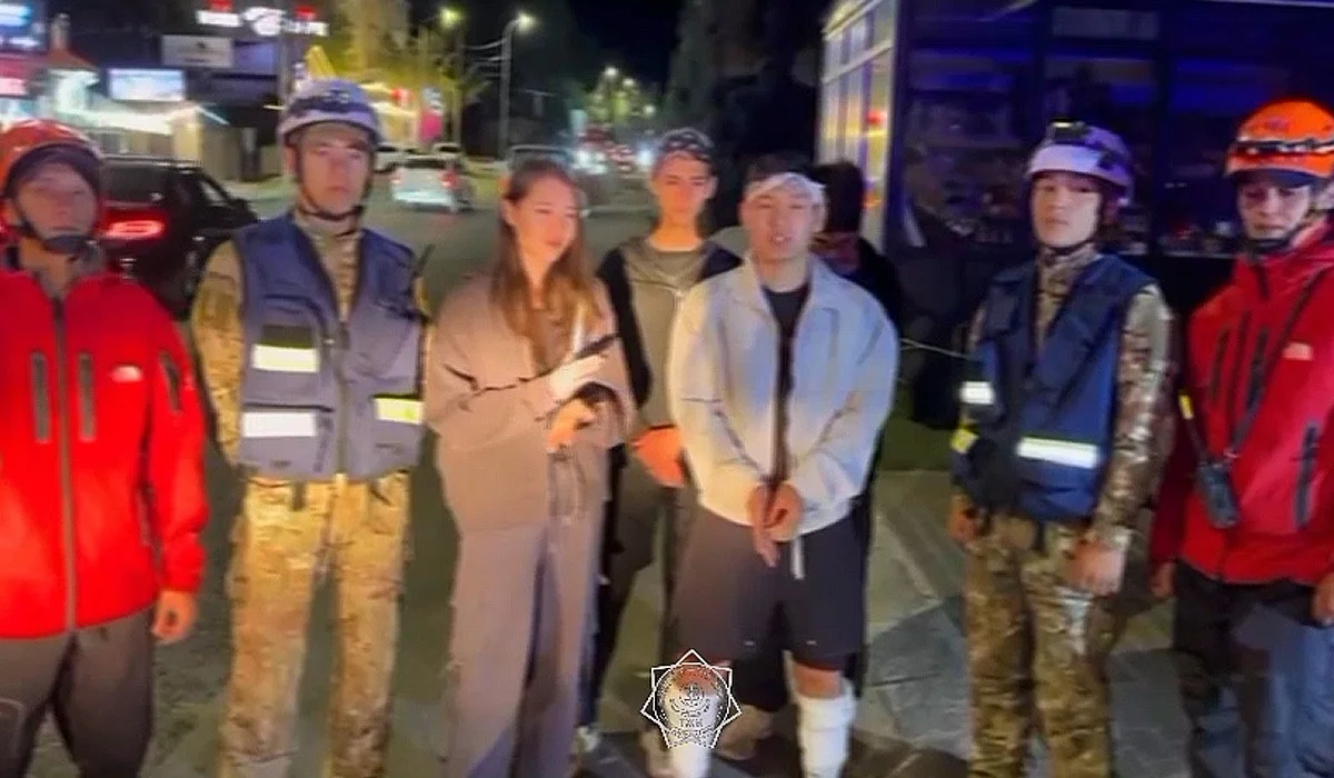 Спасатели вызволили подростков из Волчьей горы (ВИДЕО)
