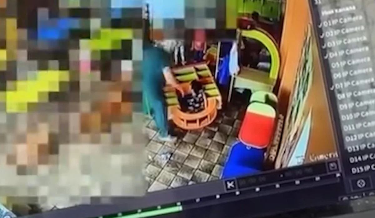 На ребенка упал стеллаж в детском саду Павлодара (ВИДЕО)
