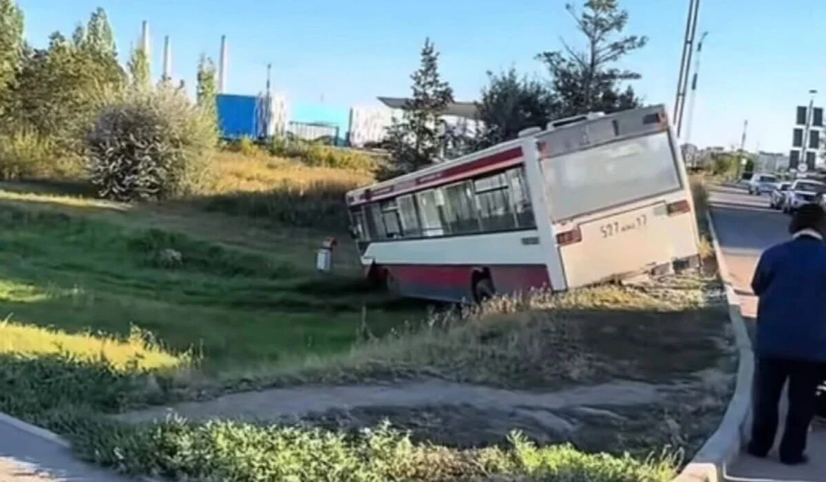 14 человек пострадали в ДТП с автобусом в Астане (ВИДЕО)