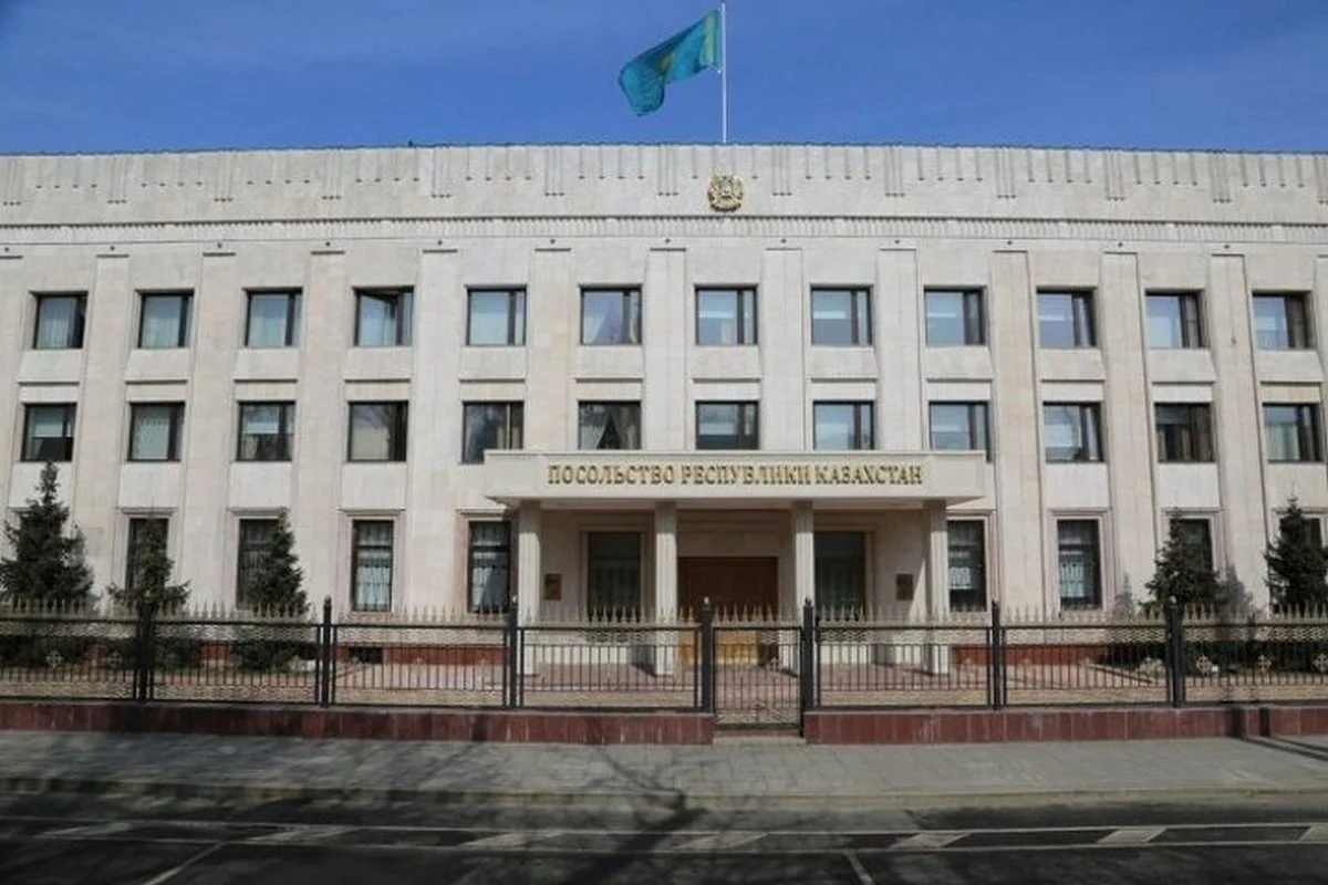Посольство РК в России обратилось к работающим в Москве гражданам Казахстана