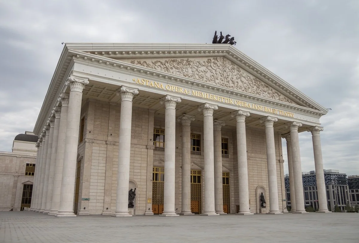 В Казахстане стали чаще ходить в театр